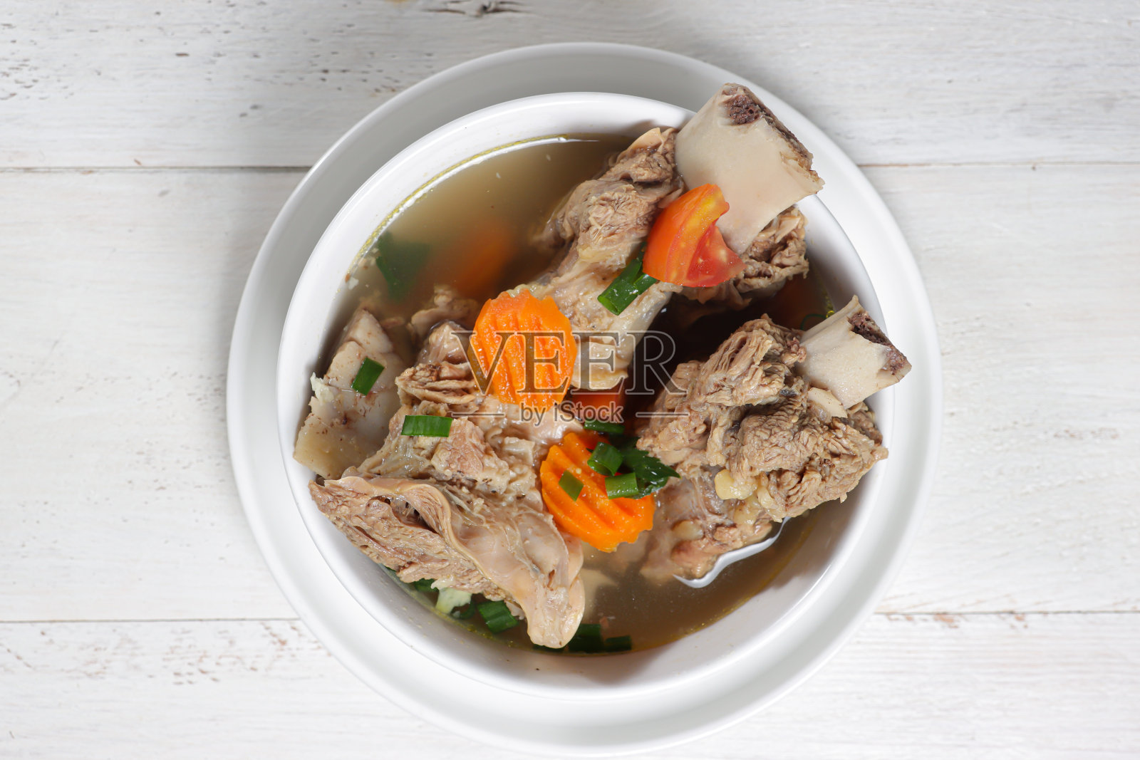 牛肉排骨汤照片摄影图片