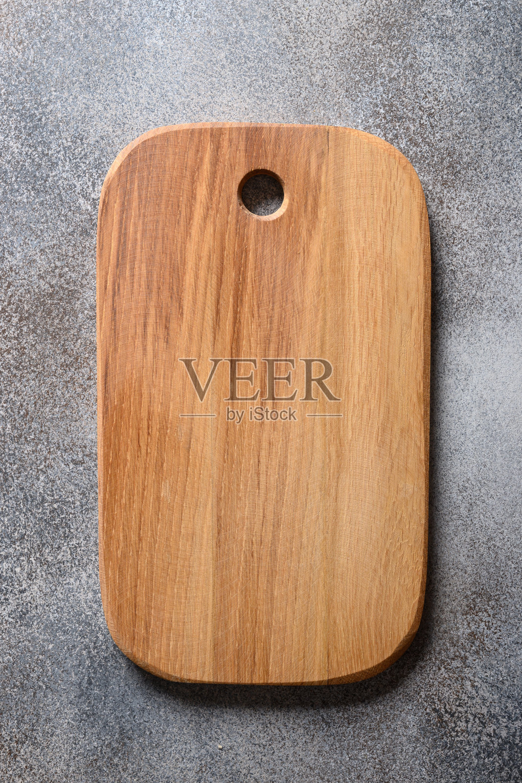 白色大理石空板放在浅灰色的石桌上。烹饪概念与复制空间。照片摄影图片