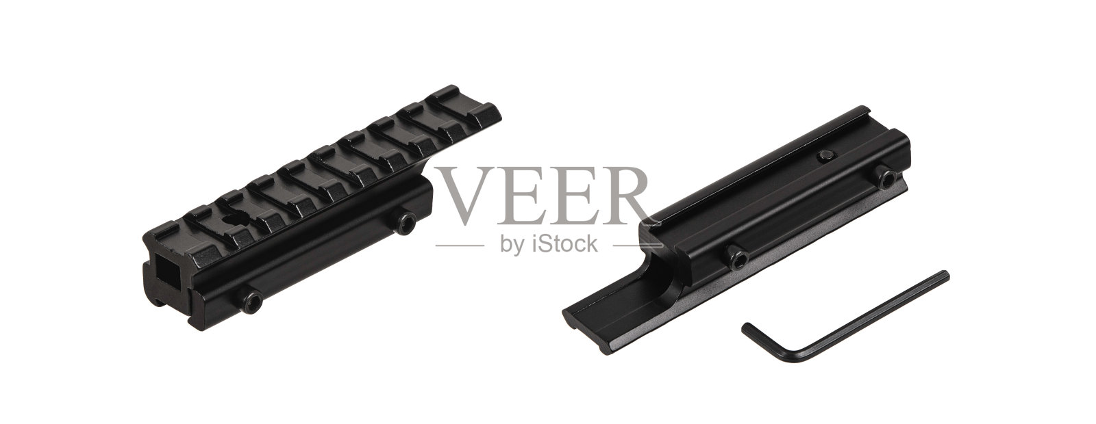 快速断开mount为持有瞄准镜的步枪孤立在白色背景。快速释放狙击悬臂瞄准镜安装。照片摄影图片