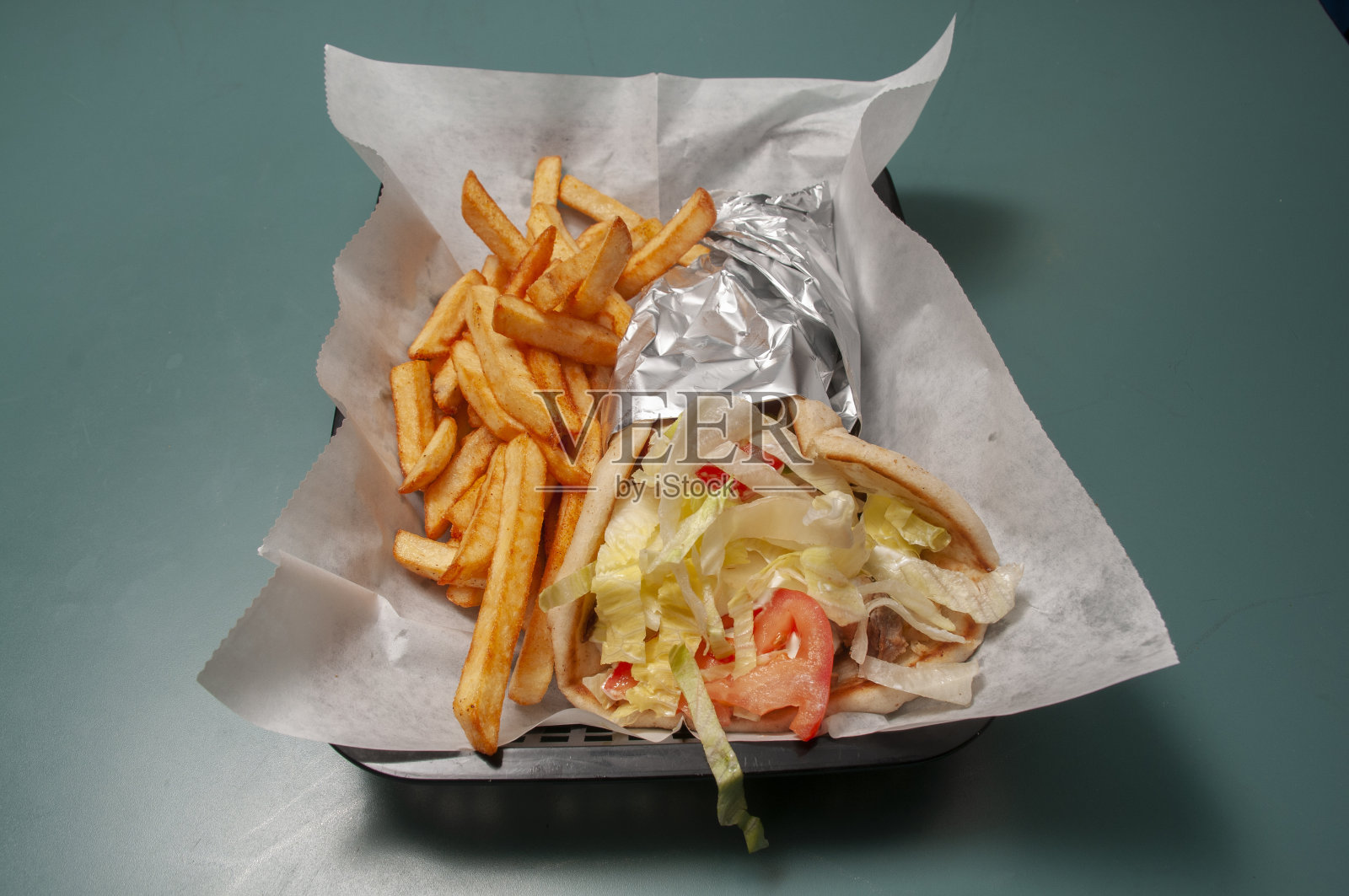 美味的烤鸡卷照片摄影图片