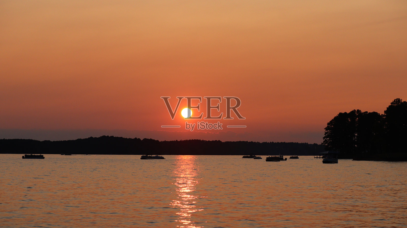 第四届烟花汇演抵达照片摄影图片