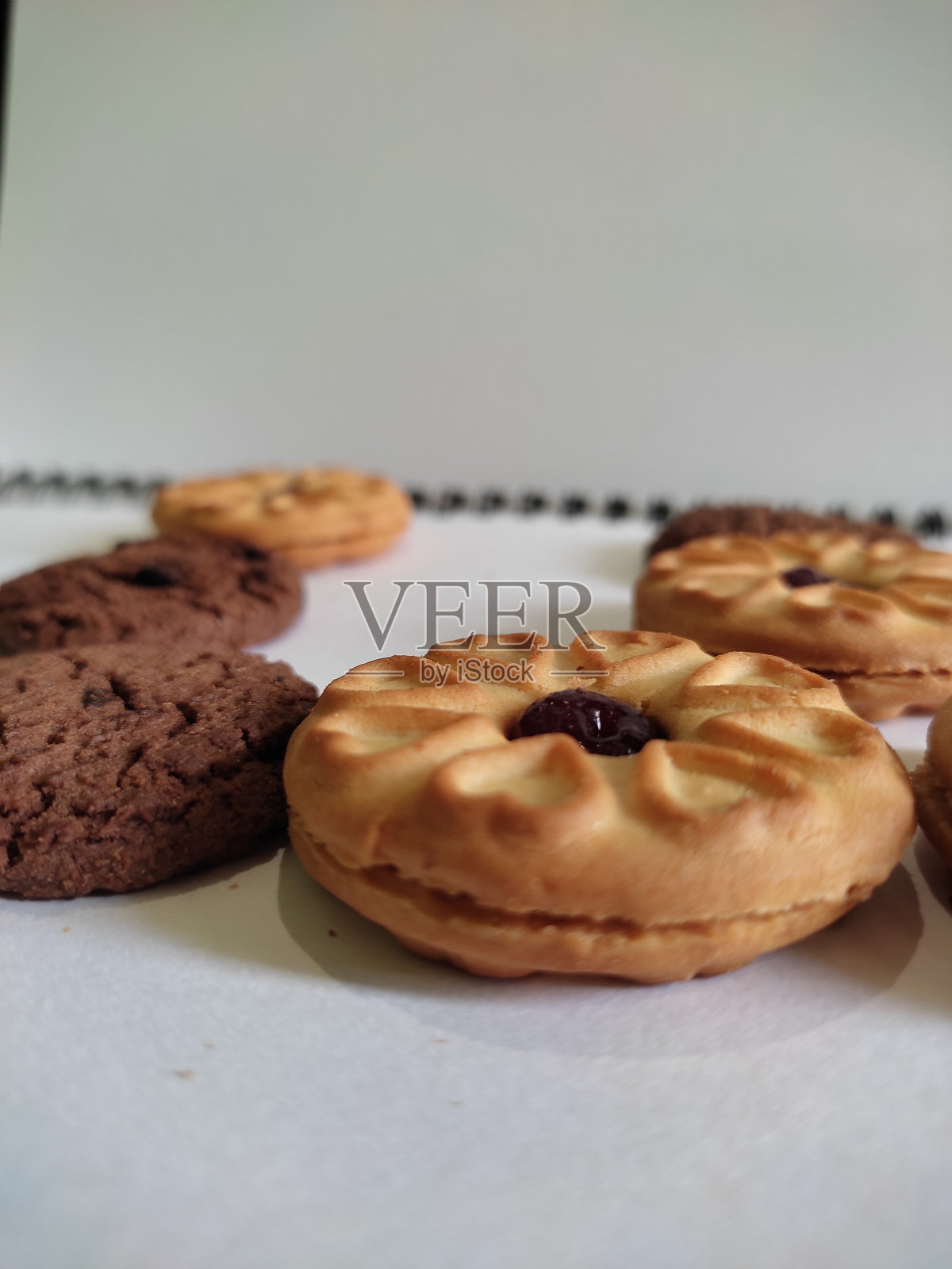 蓝莓饼干加饼干片照片摄影图片