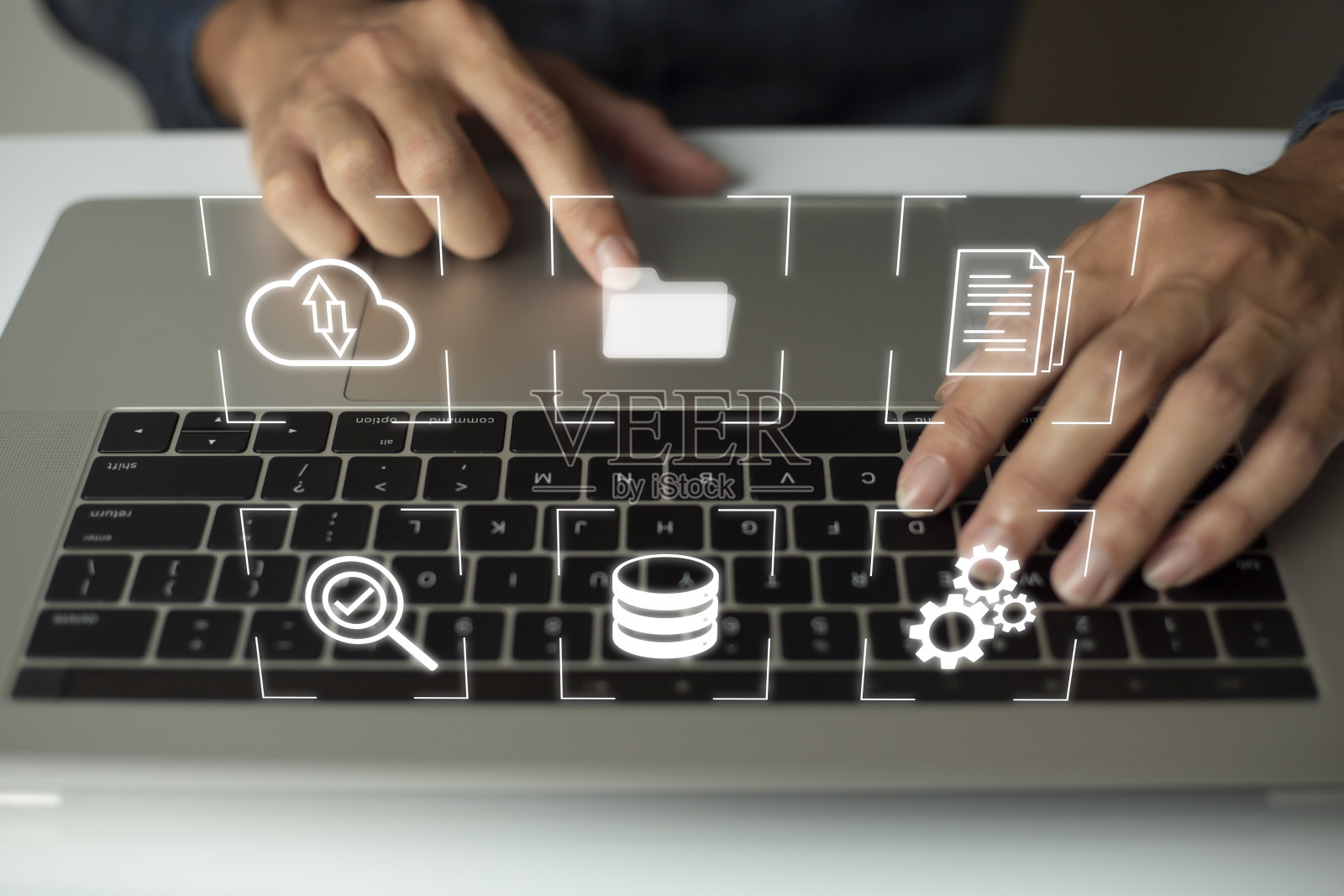 文档管理系统(DMS)在线文档数据库和自动化流程，利用ERP和企业业务技术有效地管理组织中的文件、知识和文档。照片摄影图片