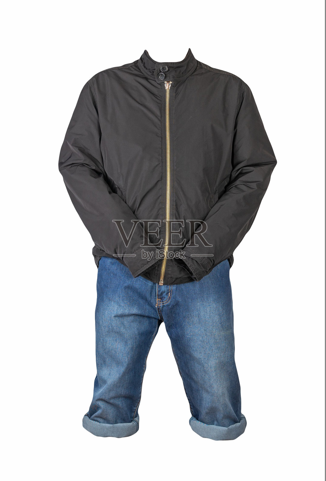 牛仔深蓝色短裤和夹克与拉链孤立在白色背景。男人的牛仔裤照片摄影图片