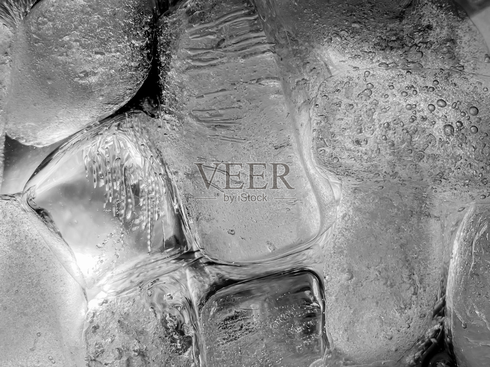 冰块形状被调整为添加颜色，这将有助于刷新，让你感觉良好，冰块形状被调整为添加颜色，这将有助于刷新，让你感觉良好照片摄影图片