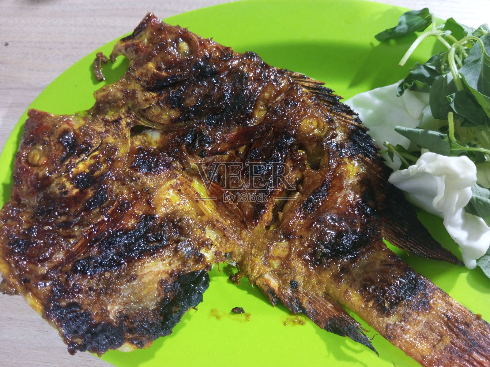 罗非鱼烤照片摄影图片