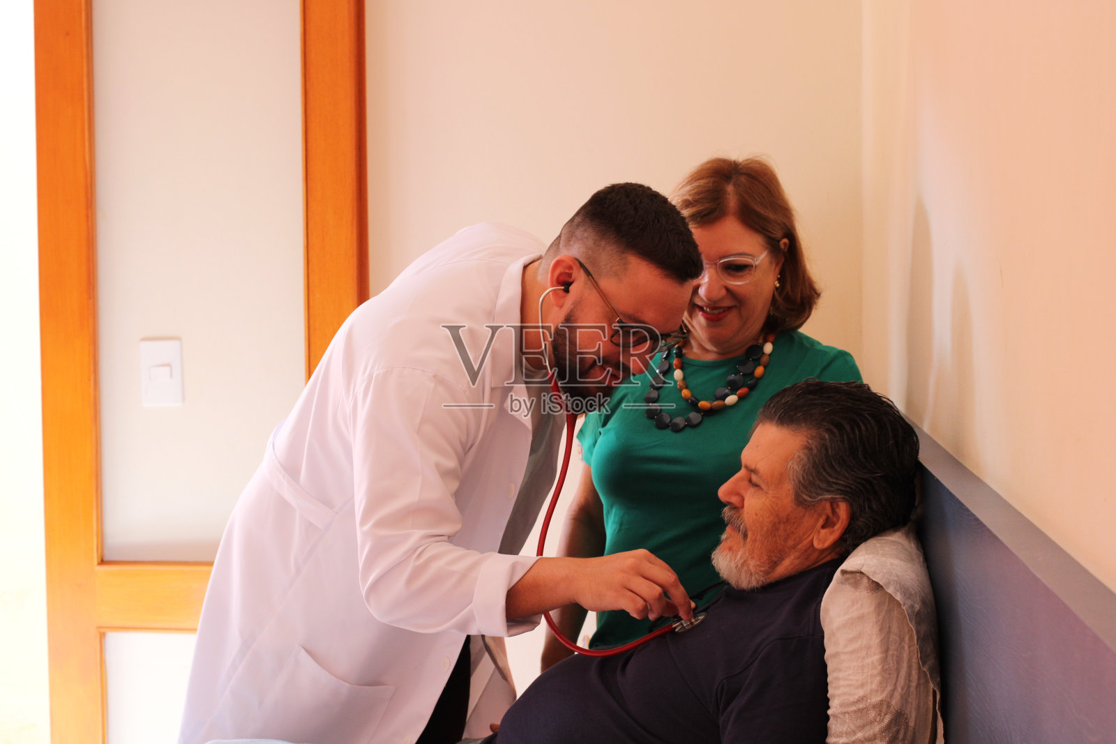 居家医疗随访照片摄影图片