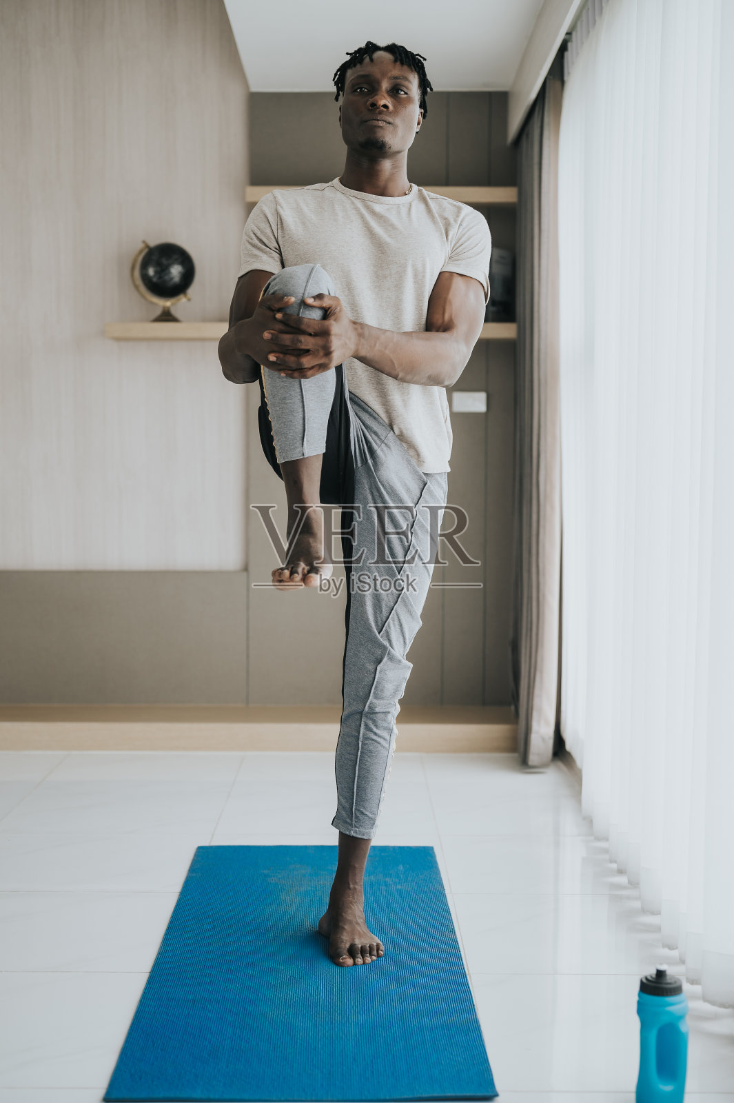 在家锻炼照片摄影图片