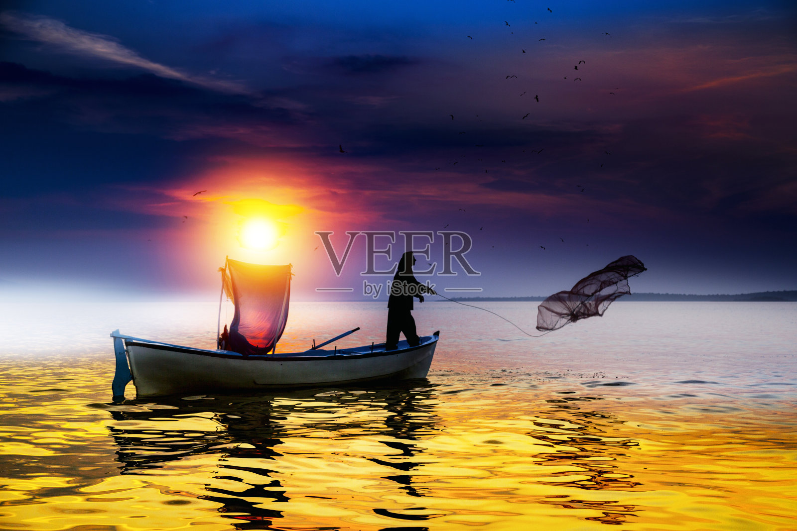 来自世界上最美丽海岸的渔民和他们的船只照片摄影图片