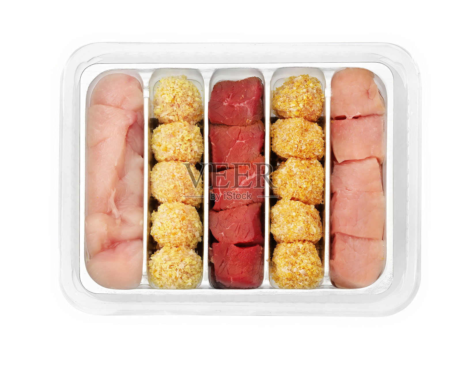 生的迷你肉制品在塑料上被隔离在白色照片摄影图片