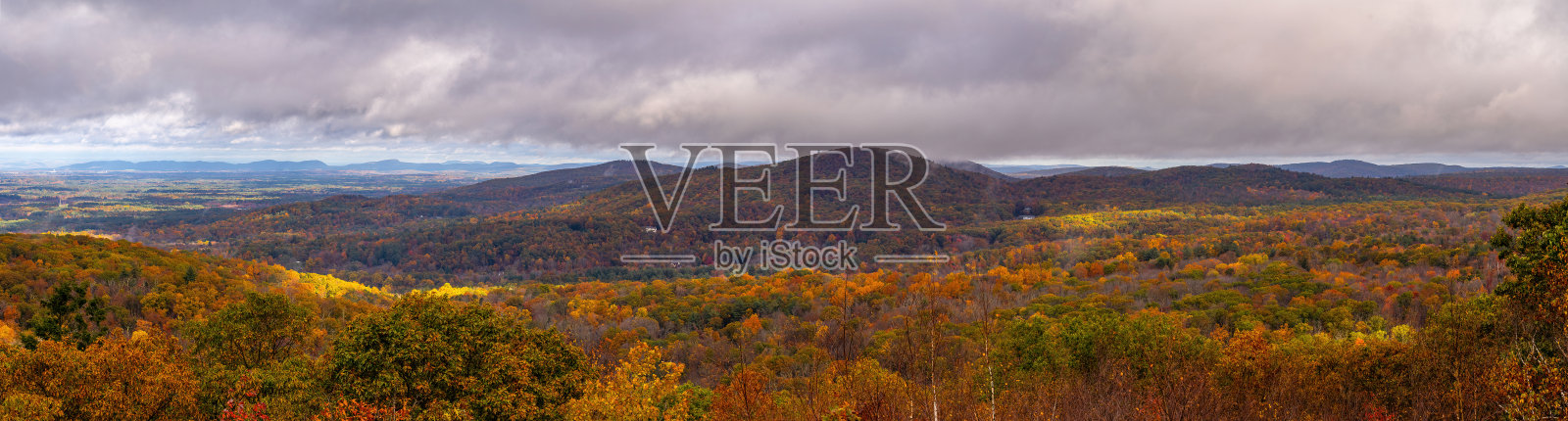从皂石山看，Somers CT照片摄影图片