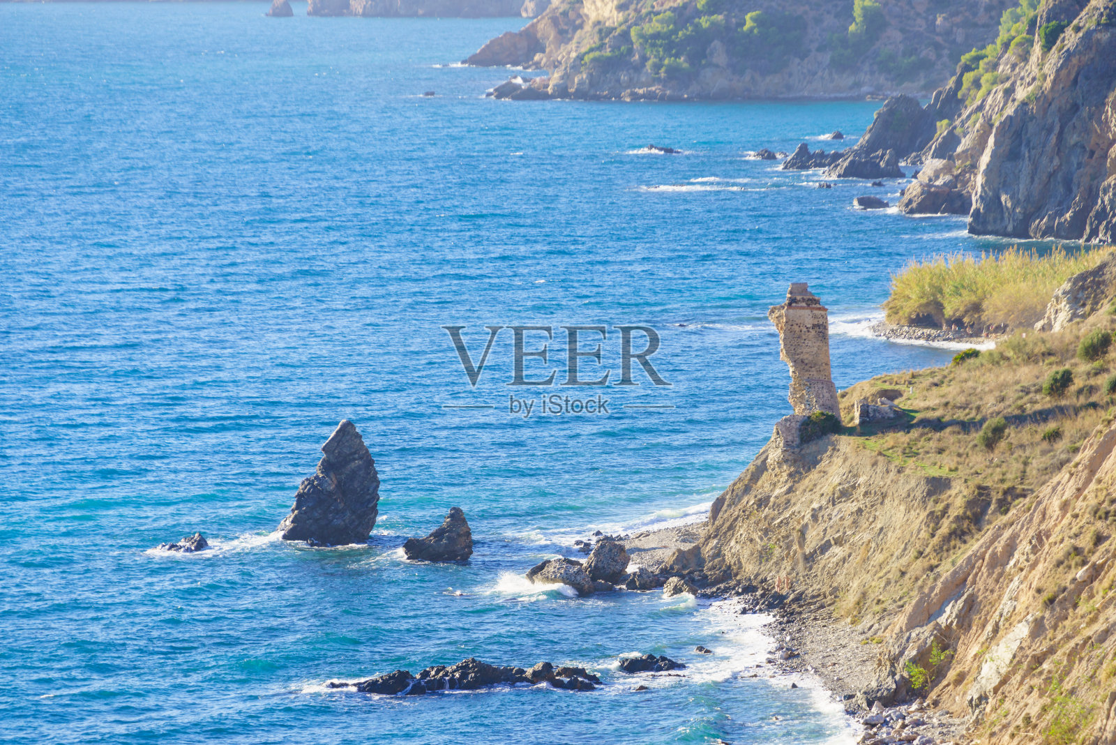 西班牙海岸景观，安达卢西亚悬崖。照片摄影图片