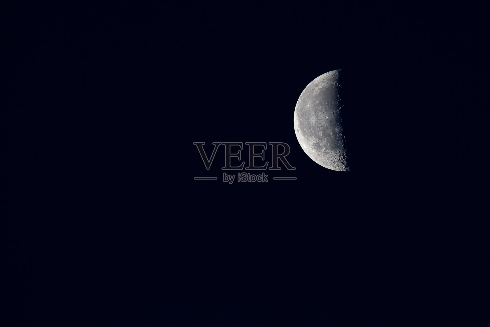 半月与拷贝空间照片摄影图片