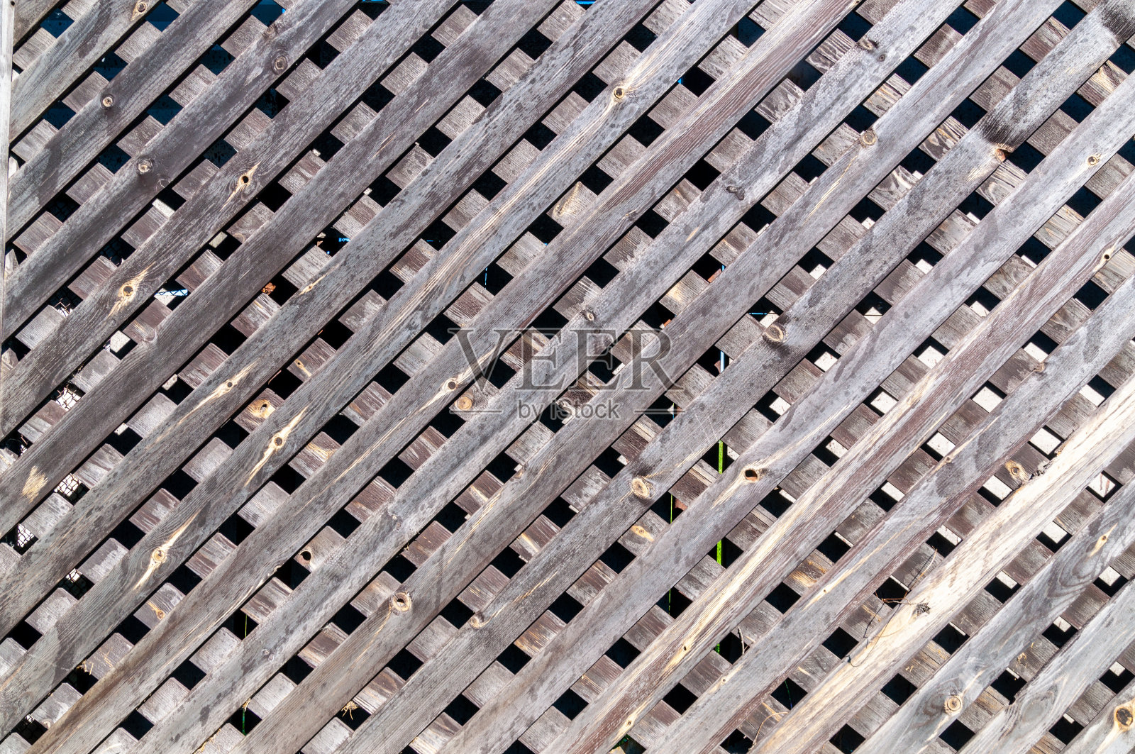 交叉木板制成的木栅栏图案照片摄影图片