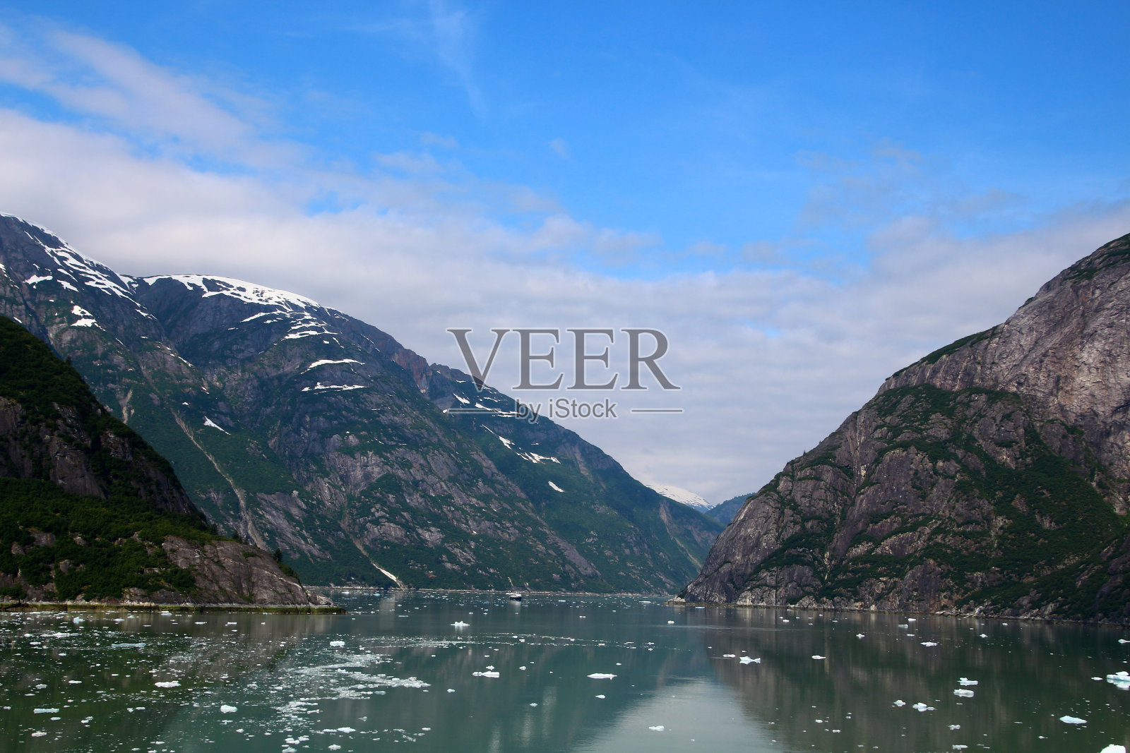 阿拉斯加，斯蒂芬斯海峡的山景照片摄影图片