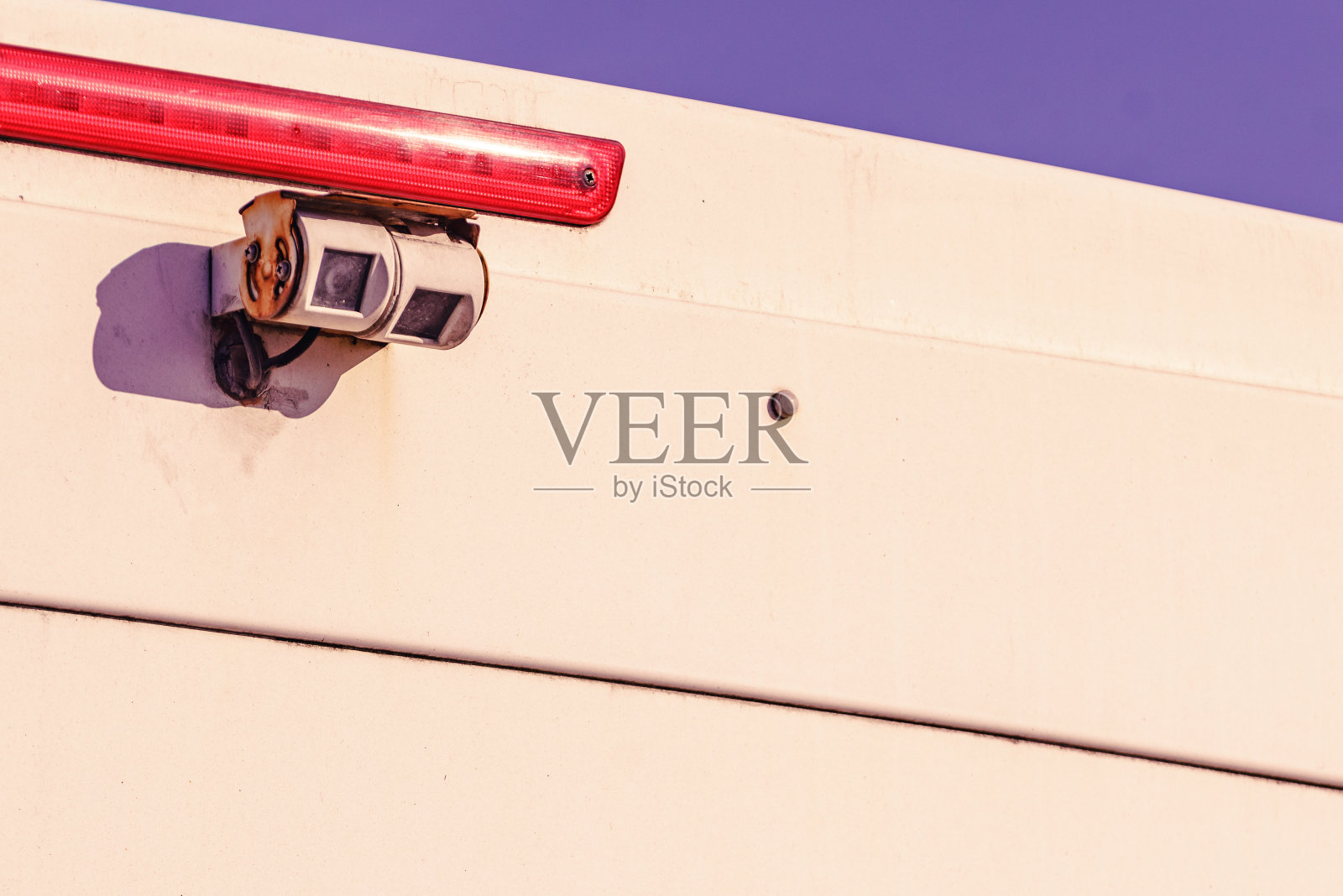 带有后视镜的露营车。照片摄影图片