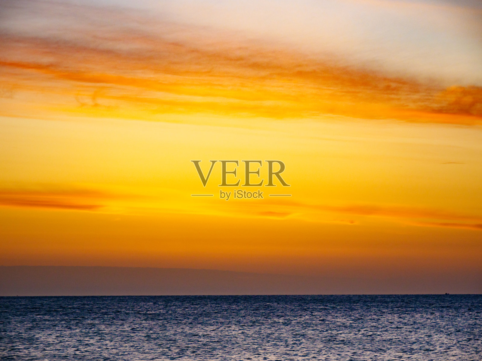 海面上日出的天空照片摄影图片