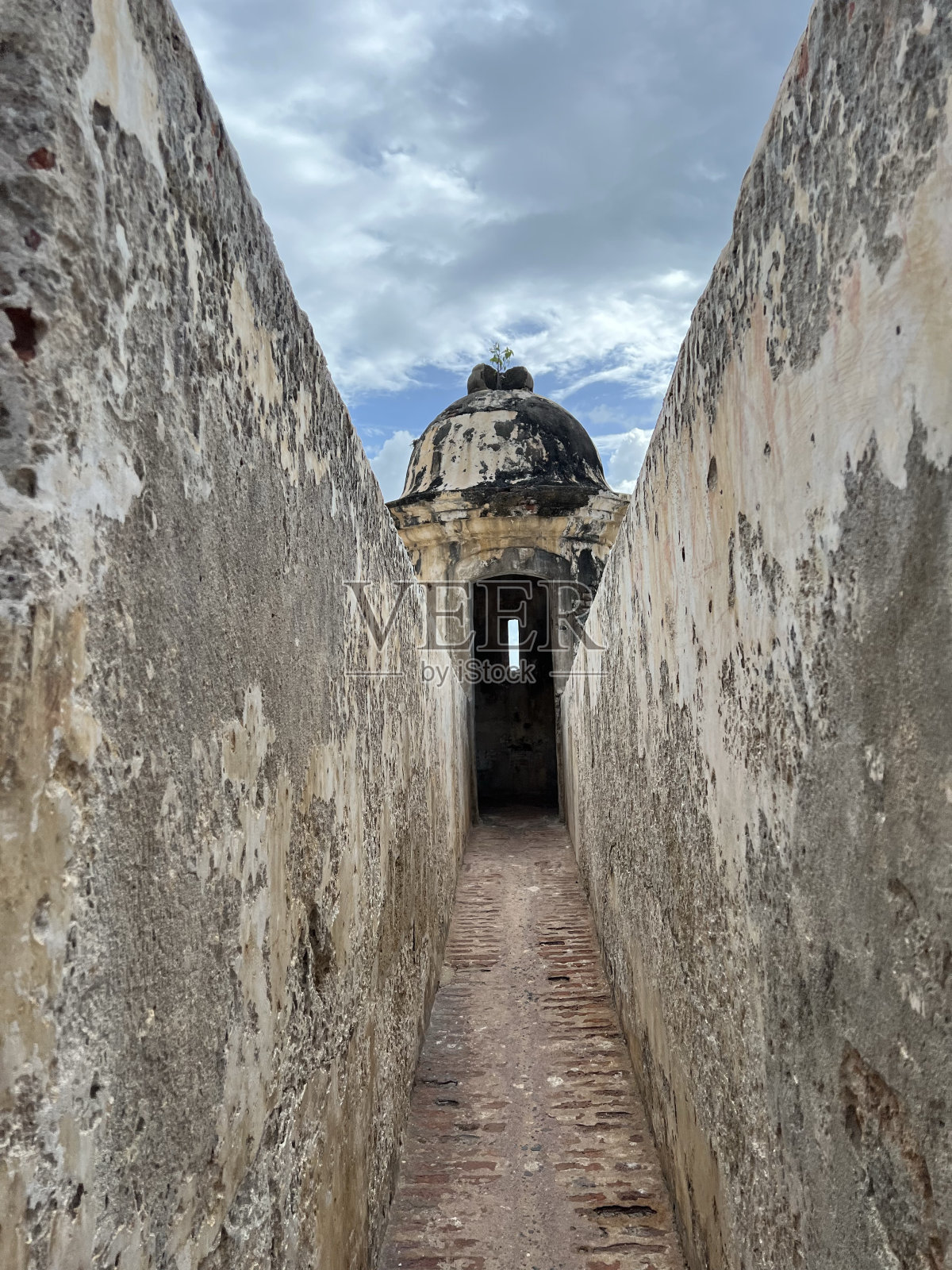 箭头缝窗照片摄影图片