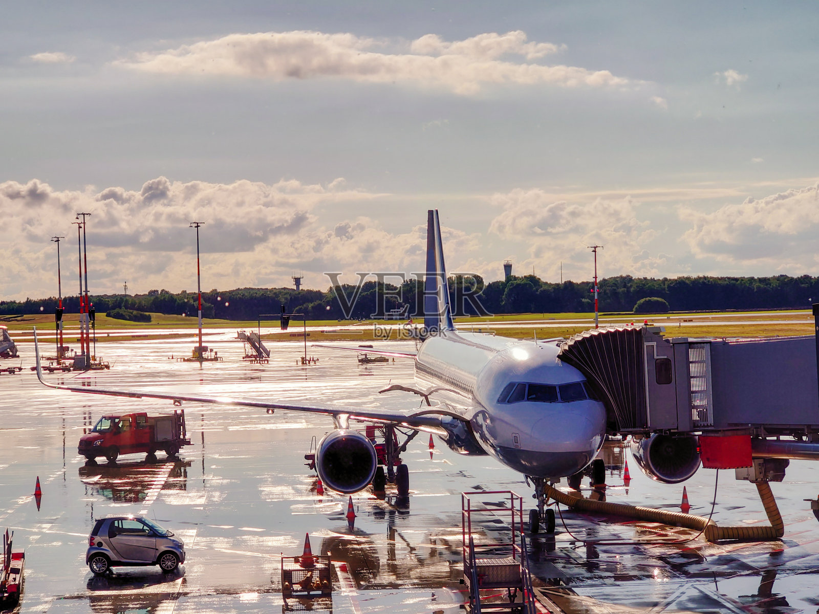 汉堡机场的一架飞机照片摄影图片