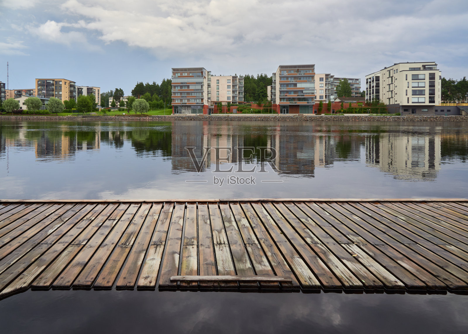 皮利斯约基河附近的芬兰Joensuu。照片摄影图片