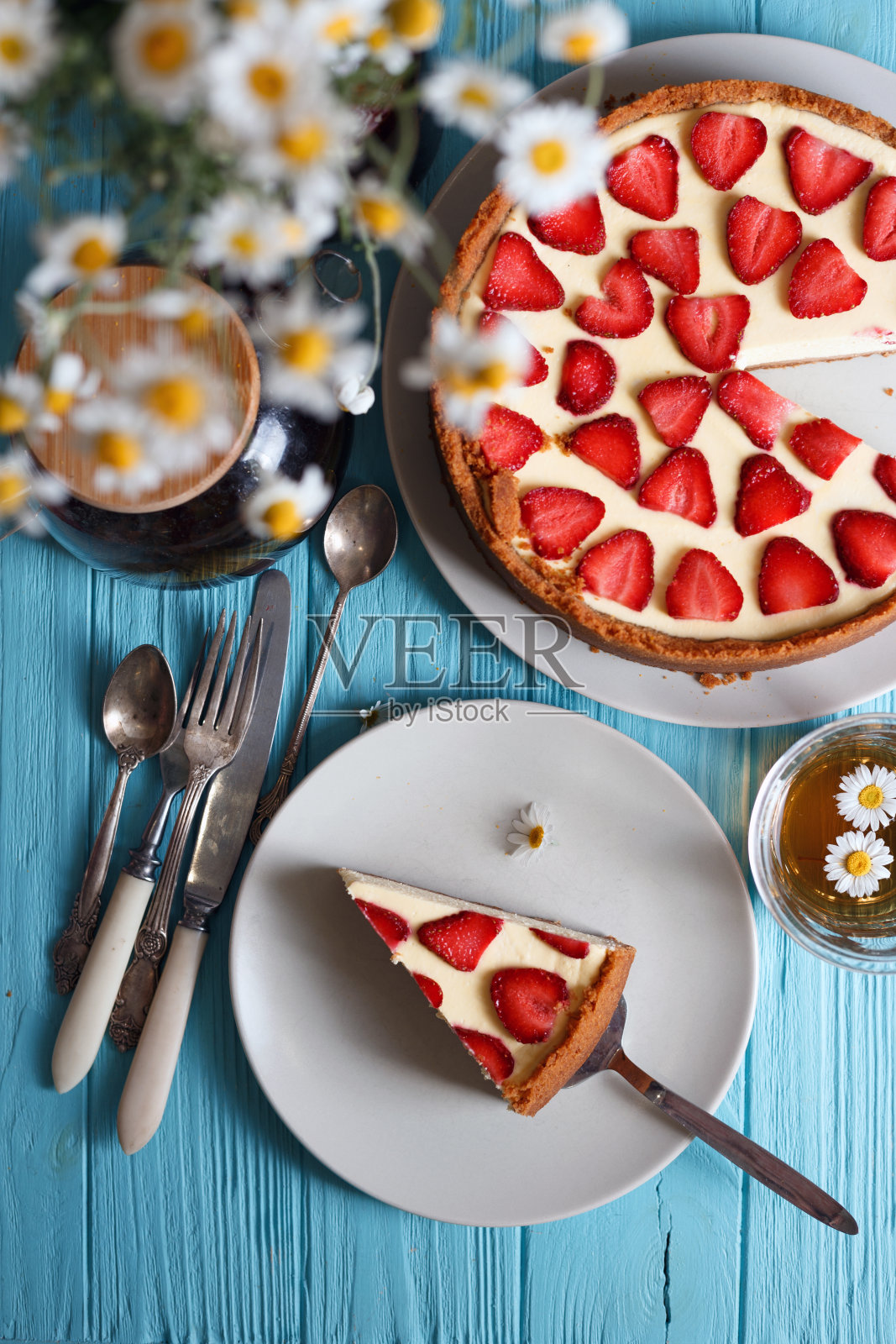 芝士蛋糕和草莓照片摄影图片