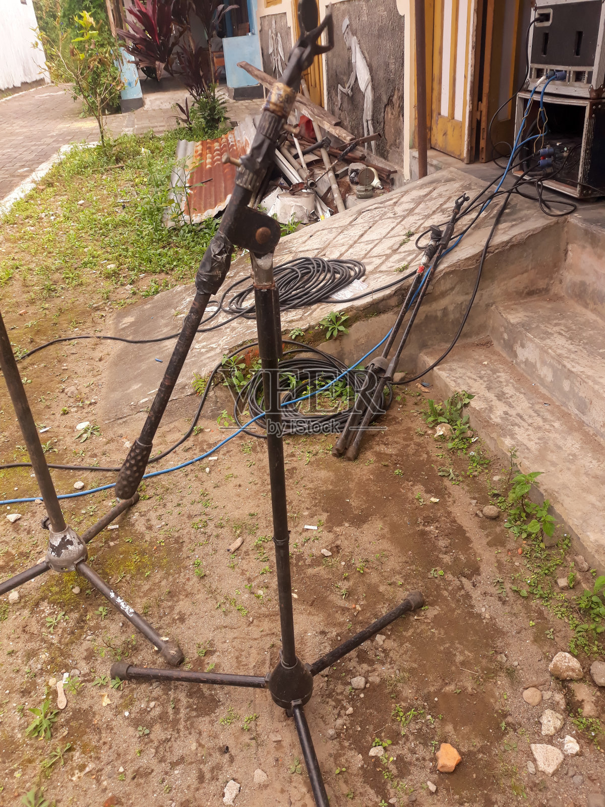 麦克风站照片摄影图片