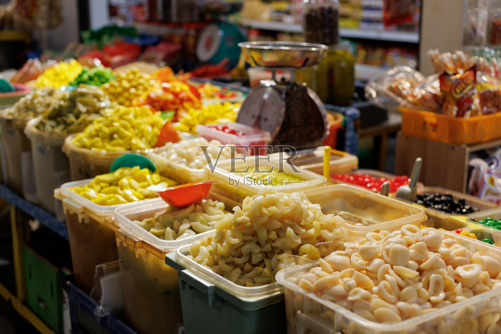 街市档位出售蜜饯照片摄影图片
