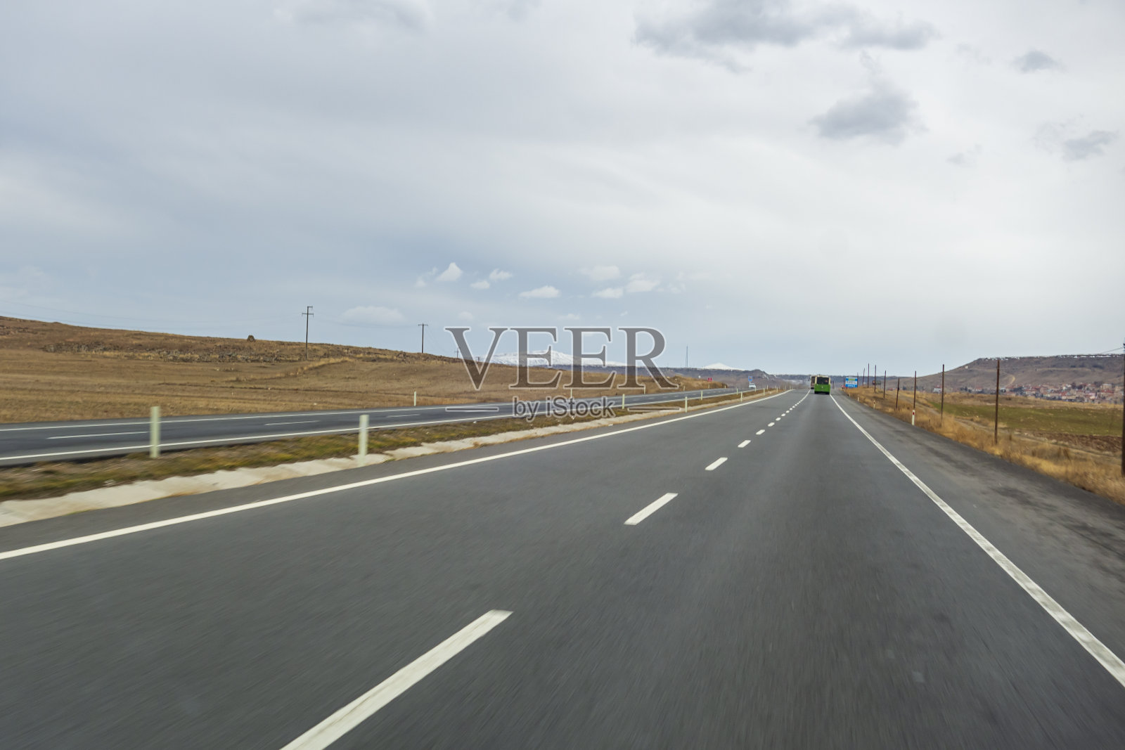 高速公路上空白的目的地标志照片摄影图片