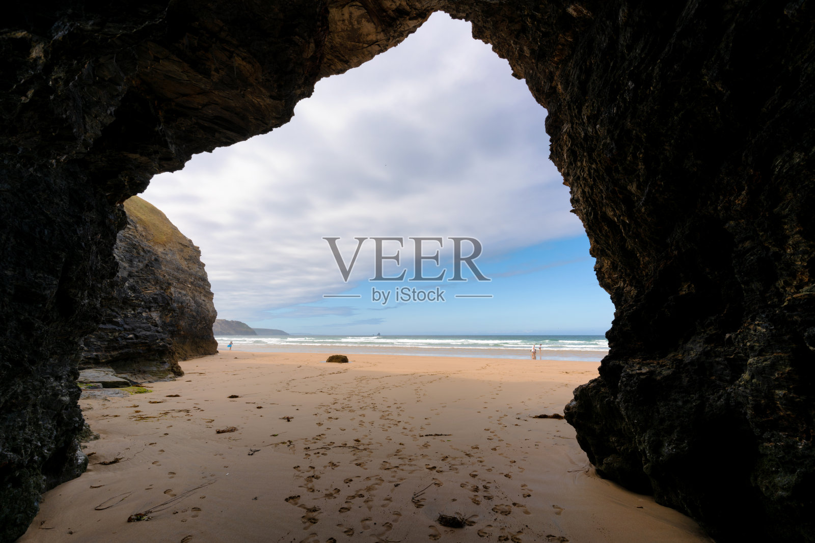 康沃尔郡Perranporth海滩上的洞穴照片摄影图片