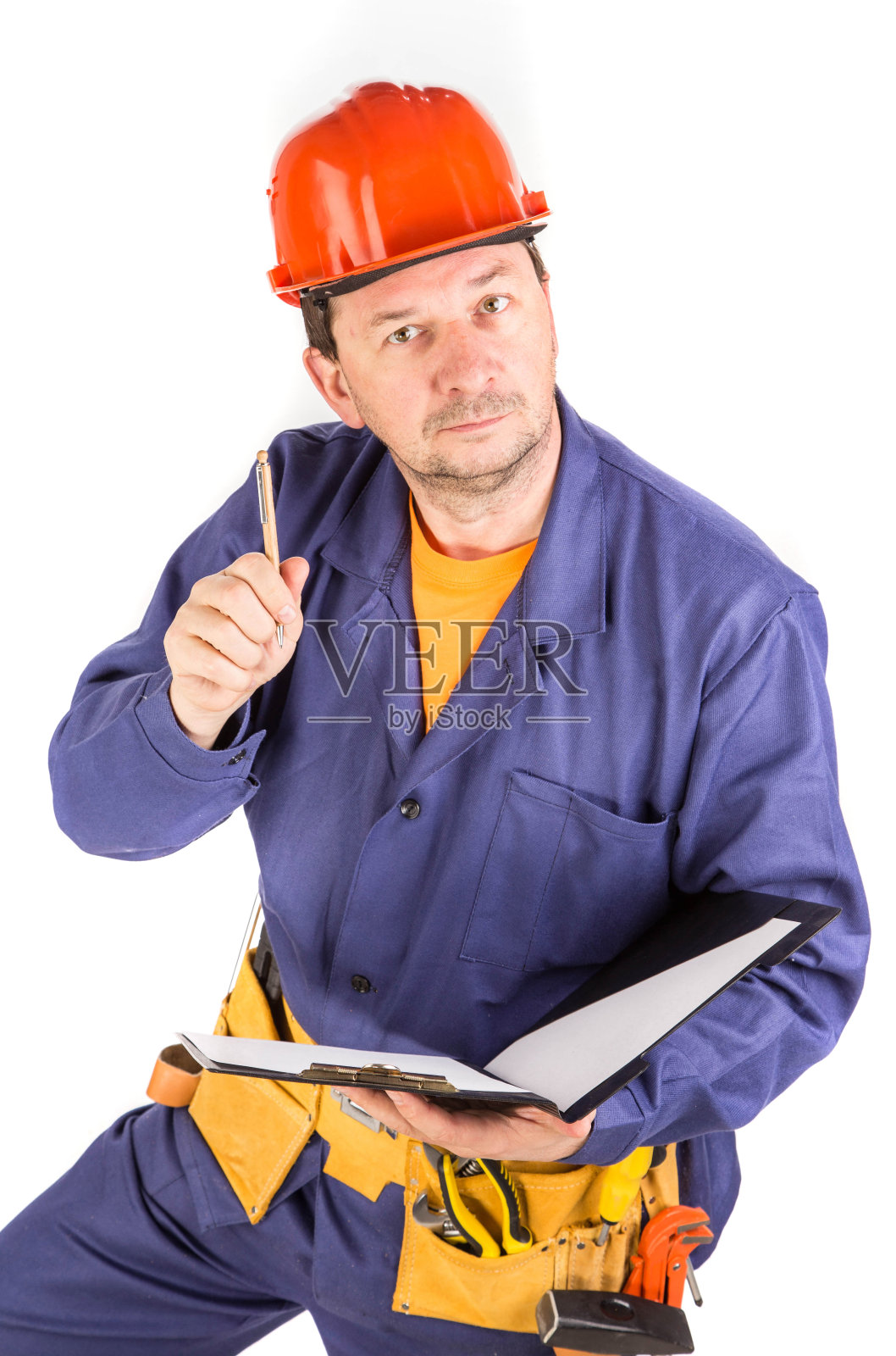 一个戴着红色防护头盔的工人手里拿着一支笔。照片摄影图片