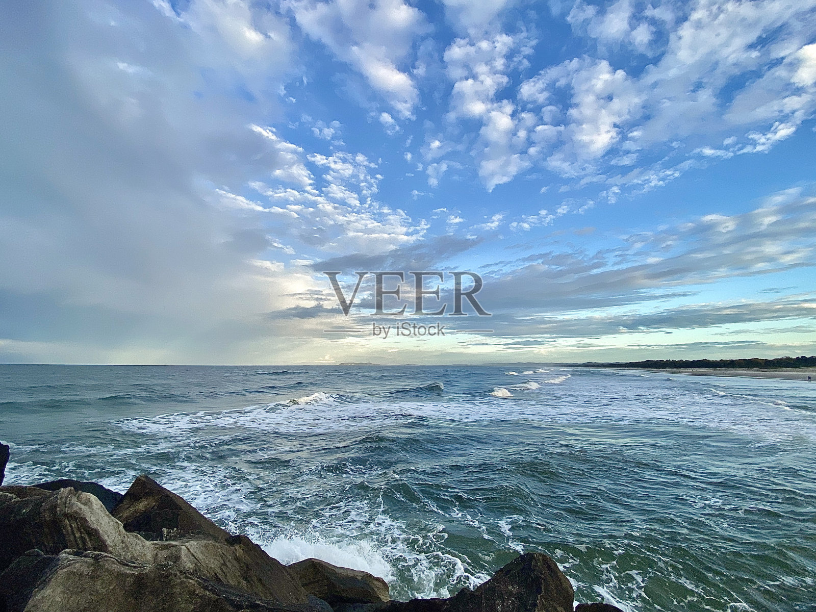 海洋上空的云景天空照片摄影图片