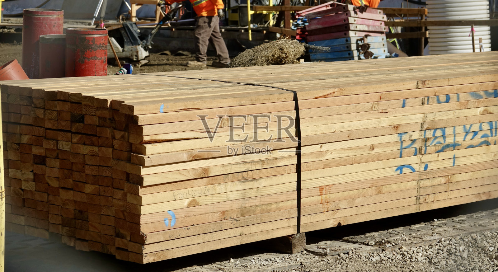 一堆用于建造新家的木材照片摄影图片