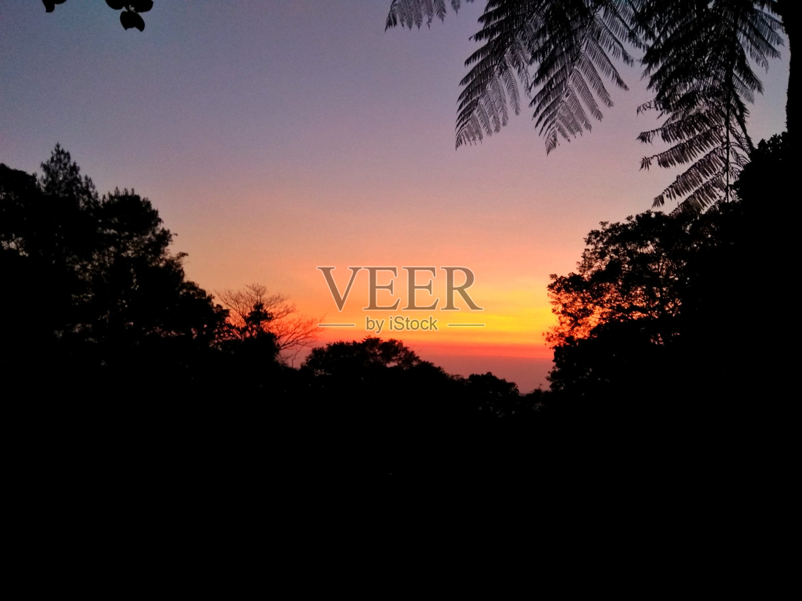 山中的日出照片摄影图片