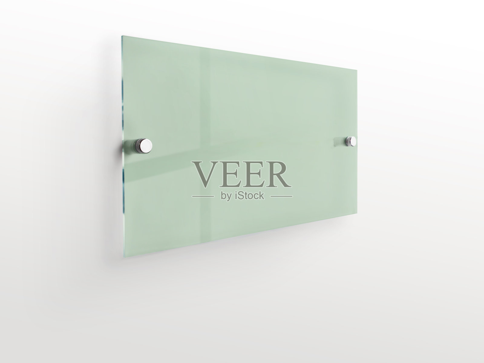 空白浅绿色透明矩形玻璃办公企业在白色背景标牌板模板，明确印刷板的品牌，标志。亚克力广告招牌侧面模型。照片摄影图片