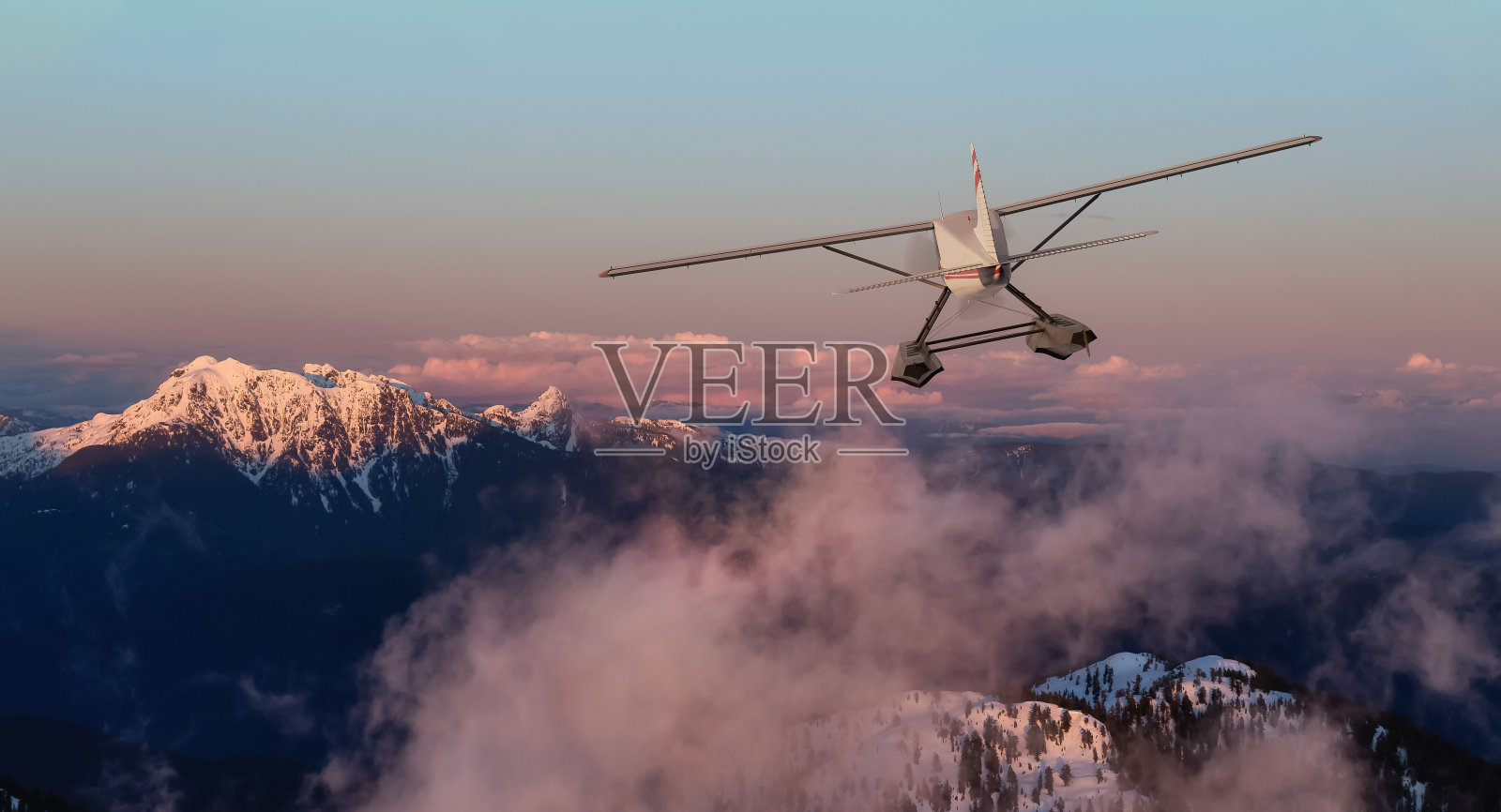 飞越落基山脉景观的单引擎水上飞机照片摄影图片