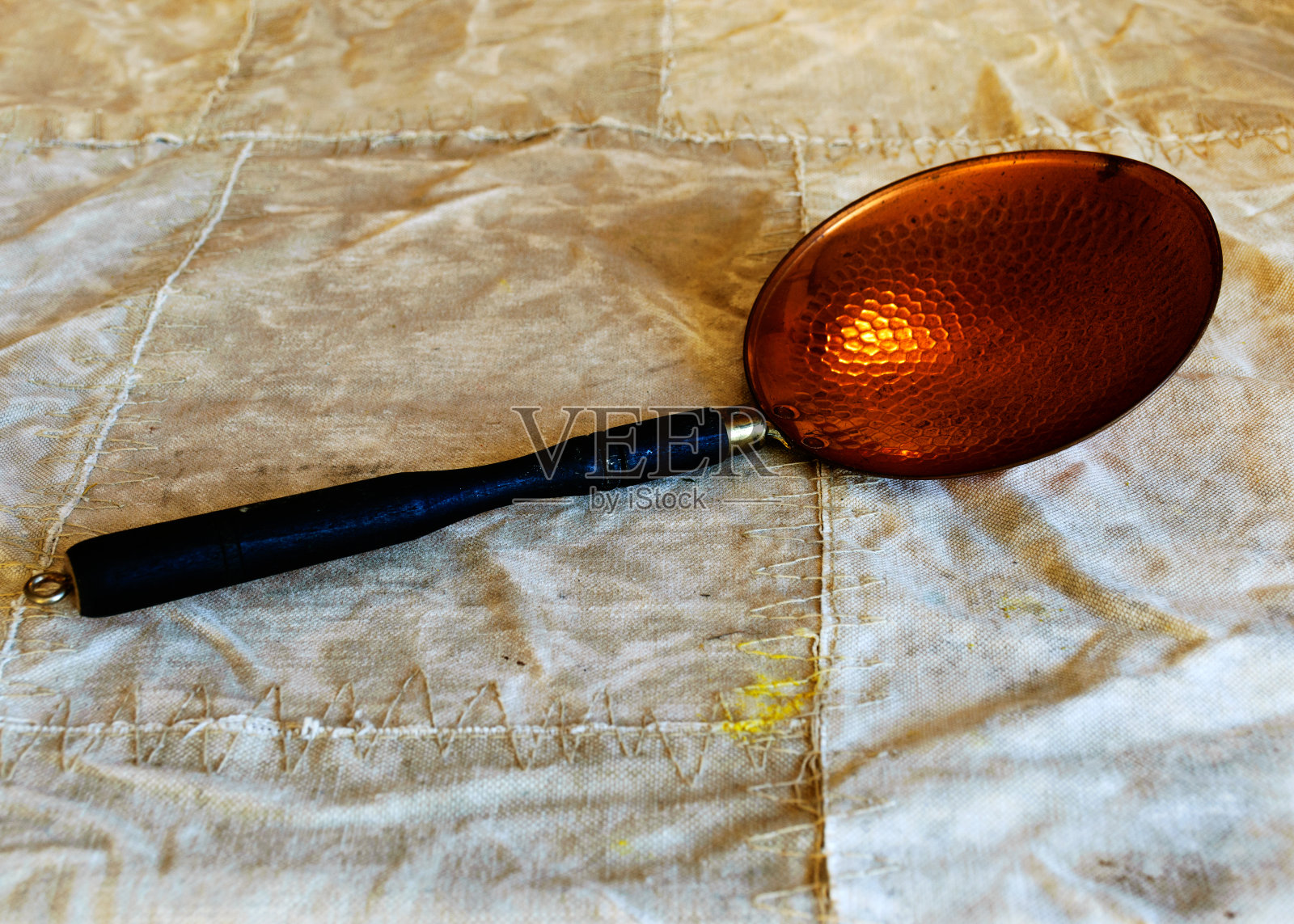 与旧铜盘的照片照片摄影图片