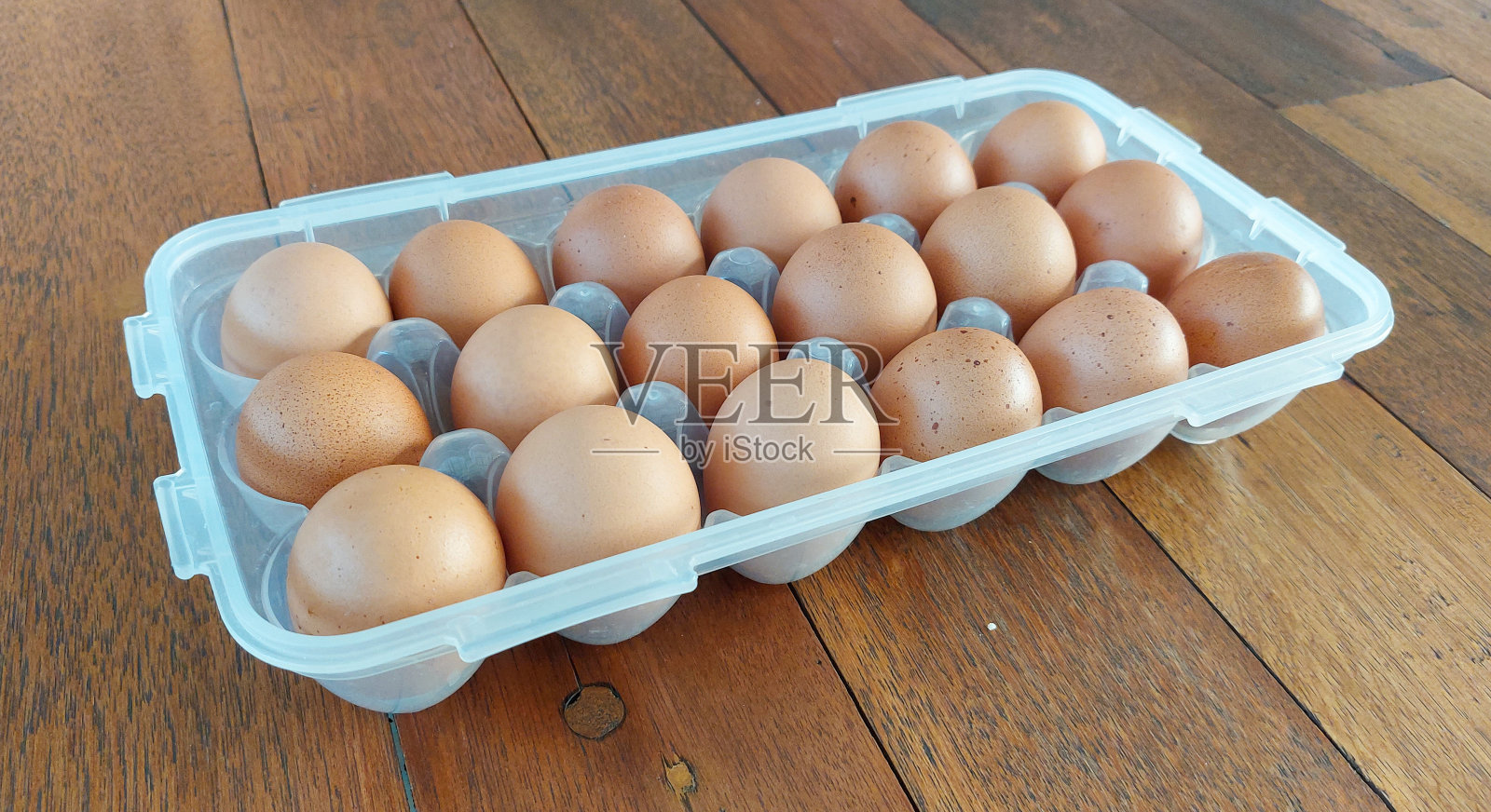 高角度打开鸡蛋容器照片摄影图片