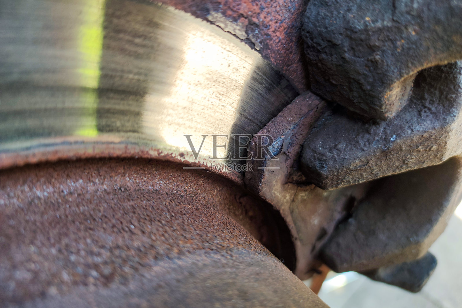 刹车片。汽车刹车修理。更换刹车片和制动盘的概念照片摄影图片