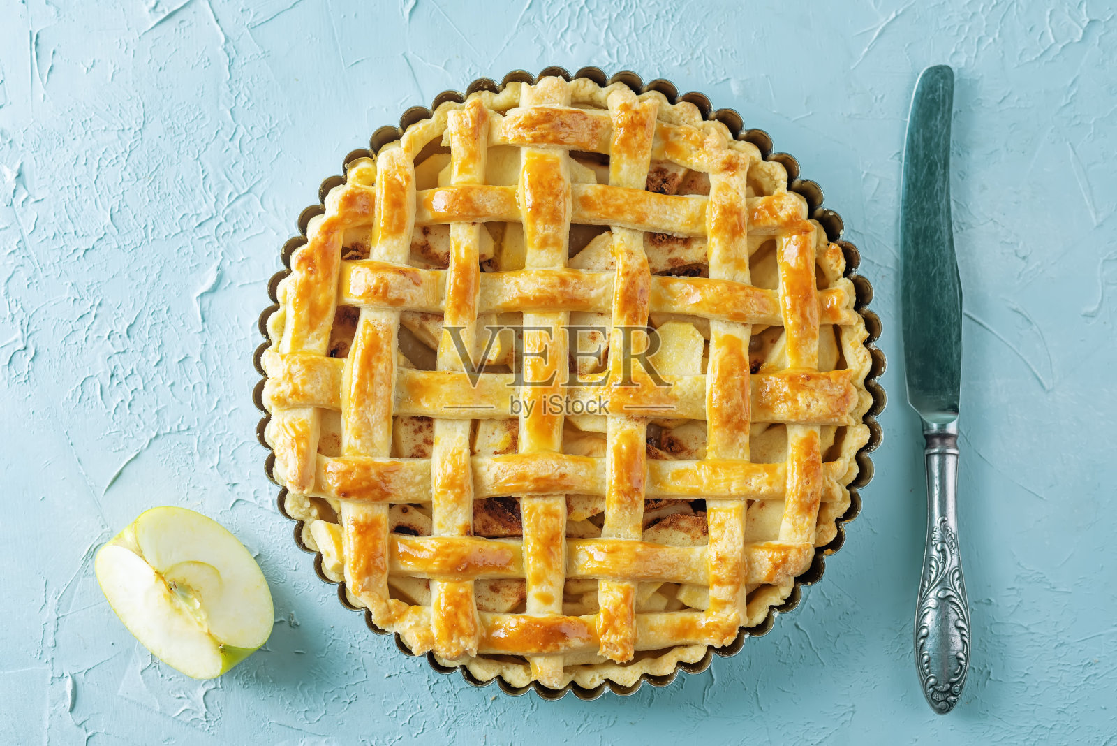 苹果派配新鲜的苹果片照片摄影图片