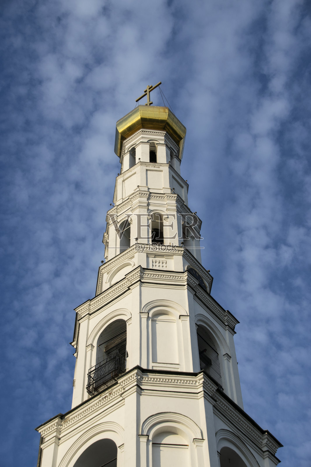 尼古罗·乌格瑞修道院的钟楼映衬着天空。照片摄影图片