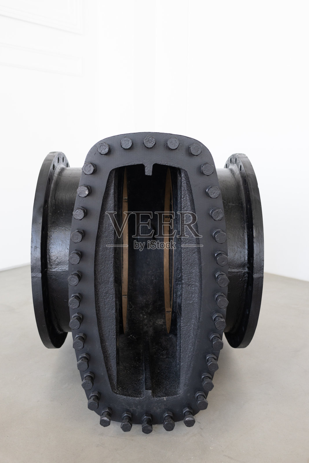 水力发电厂的旧进水阀照片摄影图片