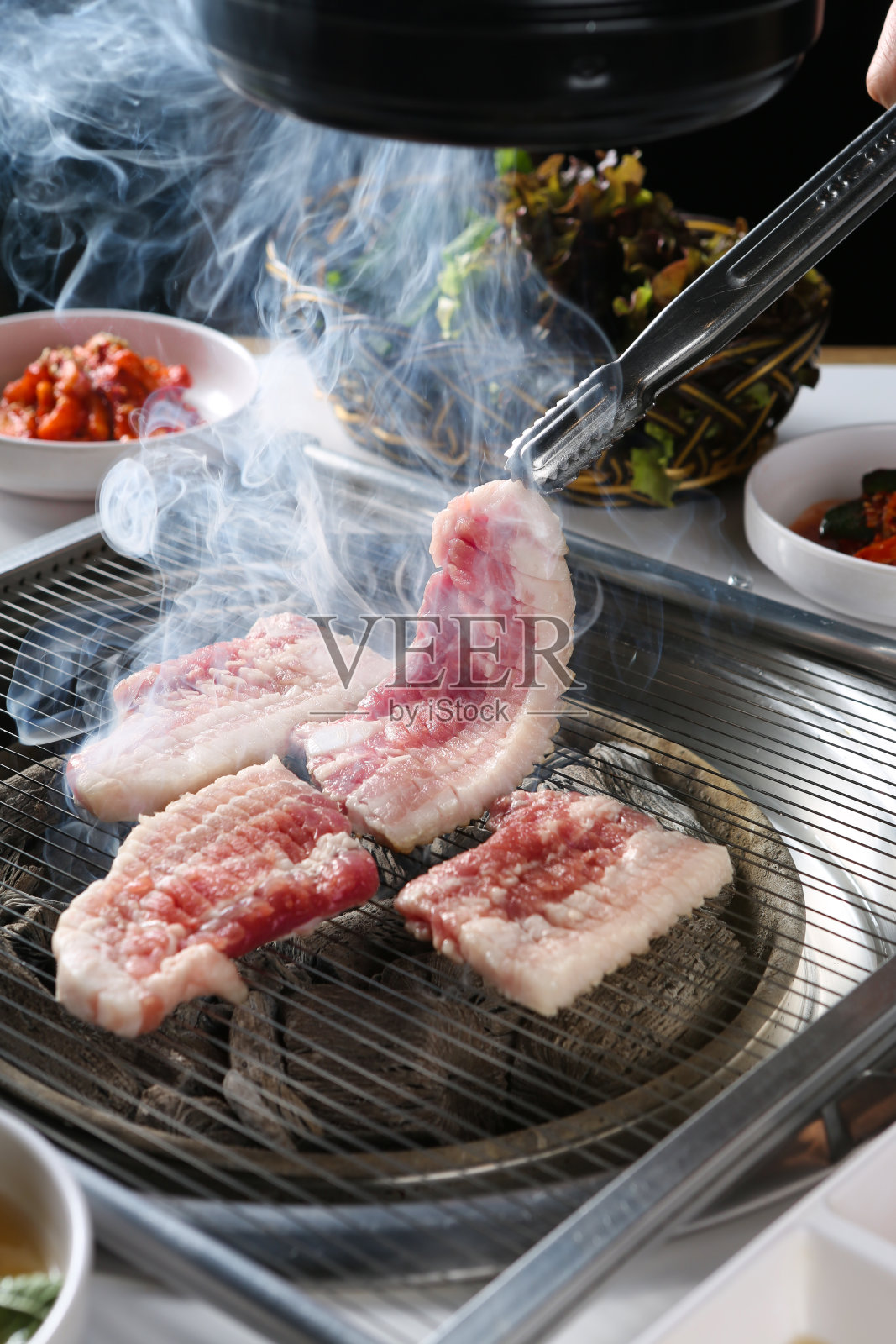 朝鲜特色的烤照片摄影图片