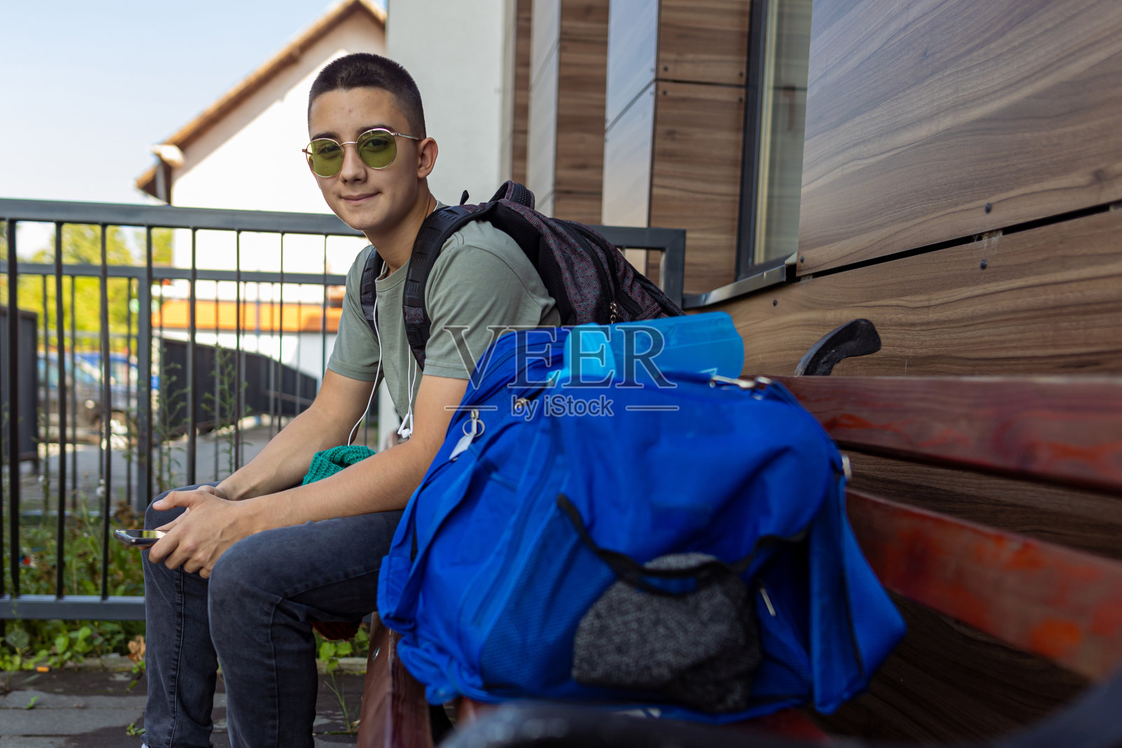 一个可爱的运动少年的肖像照片摄影图片