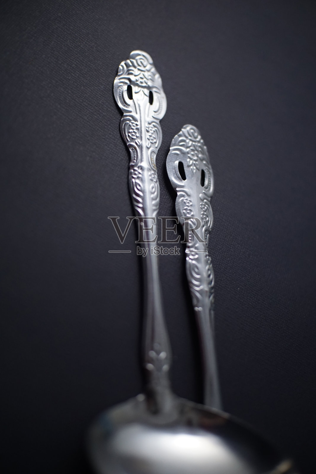 高档厨房用具低调拍摄于黑色背景4照片摄影图片