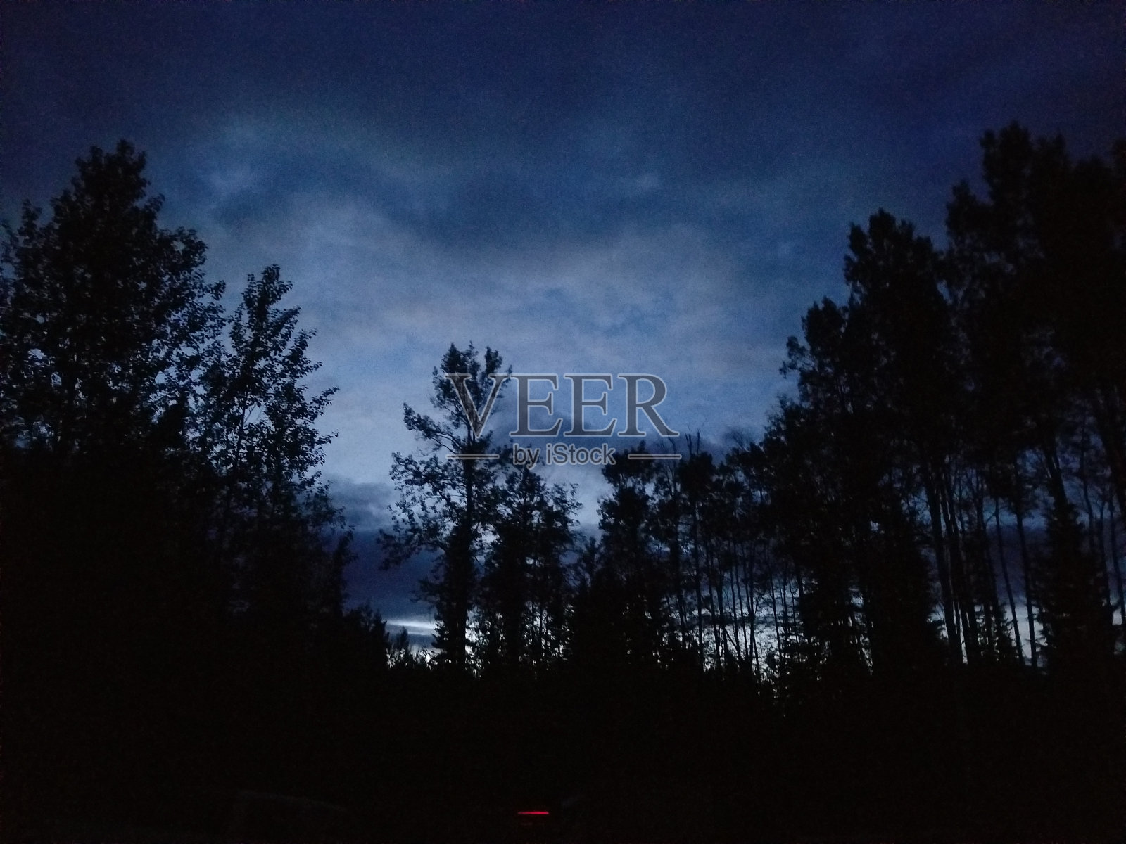 公元前北部黎明的蓝天照片摄影图片