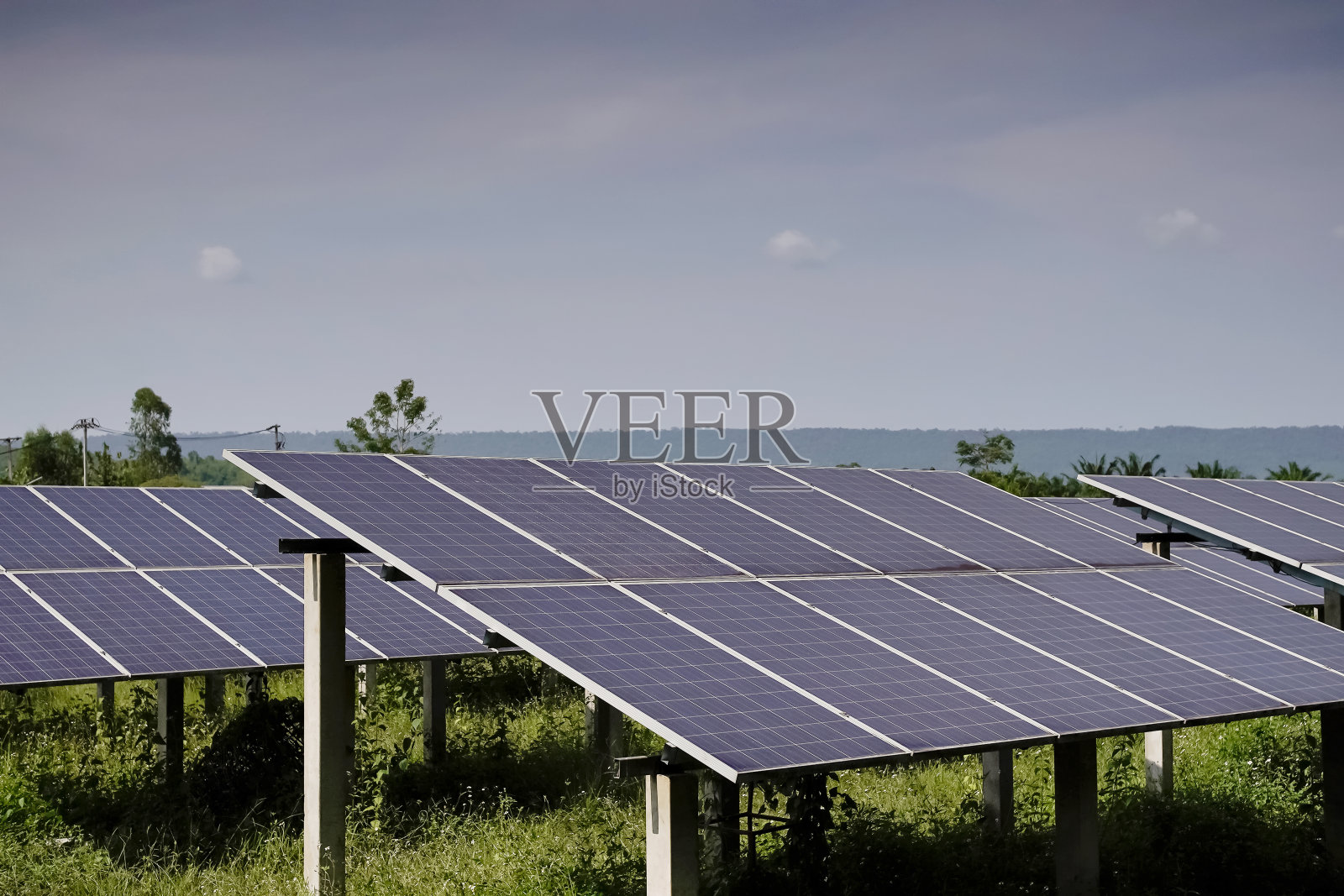 可再生能源太阳能电池板，技术概念照片摄影图片