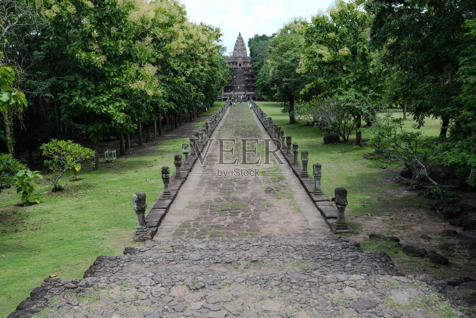 通往Prasat Phanom Rung/泰国大山寺的小路照片摄影图片