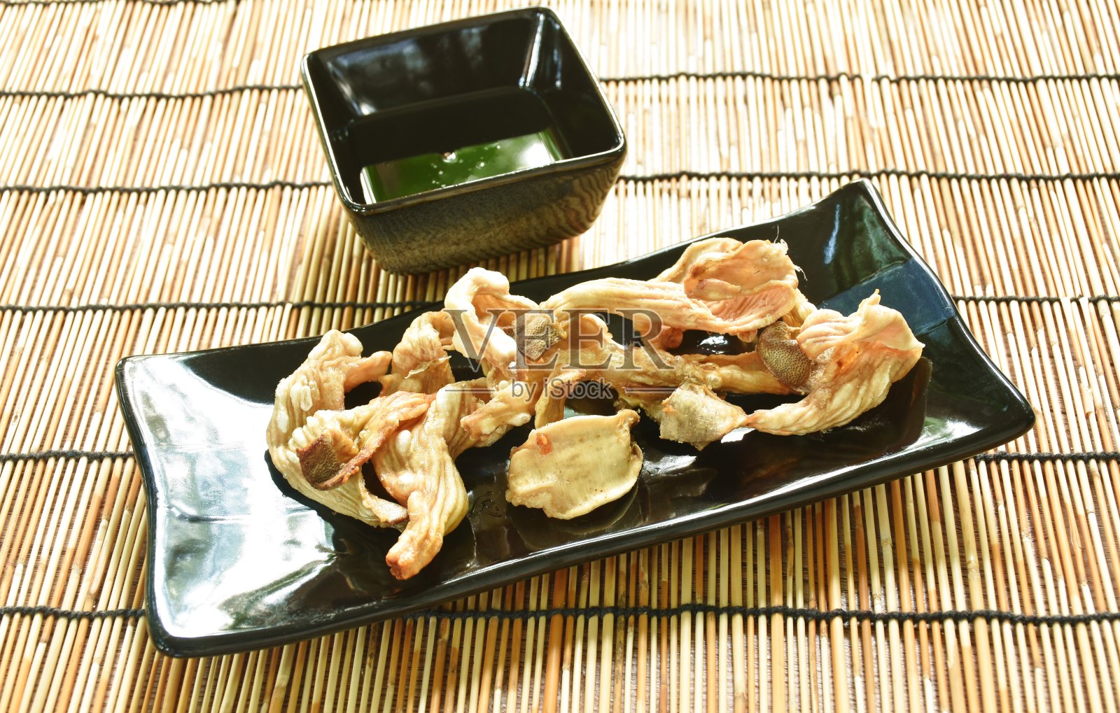 香酥鸭内脏蘸甜豉油照片摄影图片