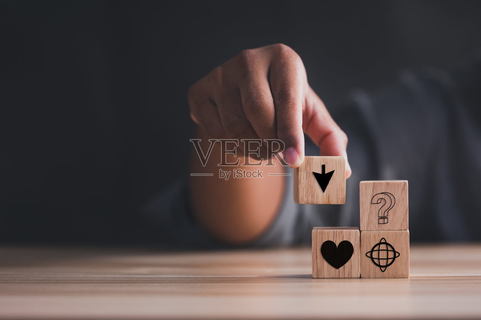 成长的想法或省钱的概念。企业管理为成功。投资表照片摄影图片