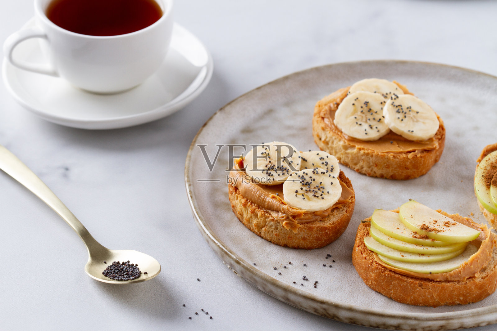 早餐是三明治加茶照片摄影图片